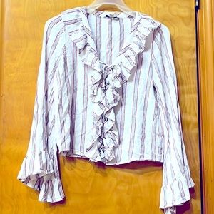 American Eagle Ruffled Blouse, size small, super cute and feminine!